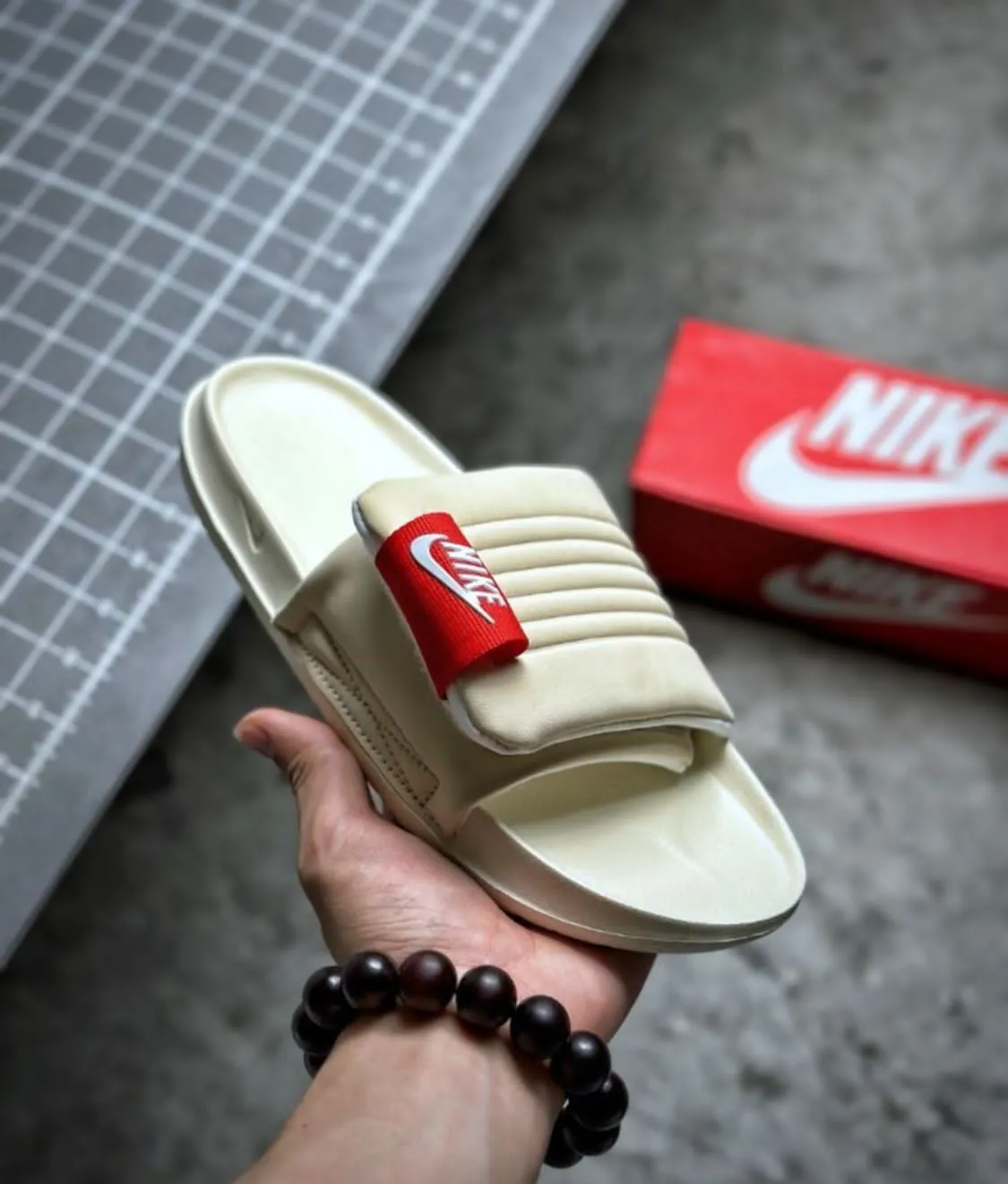 NIKE OFFCOURT ADJUST SLIDE First Copy Slipper Cream