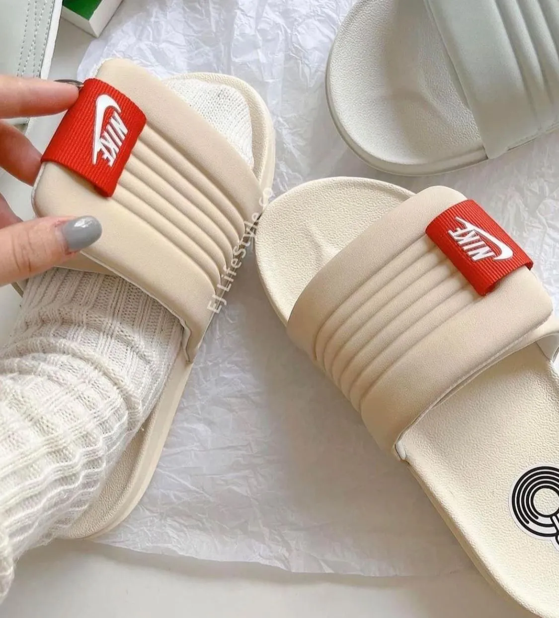 NIKE OFFCOURT ADJUST SLIDE First Copy Slipper Cream